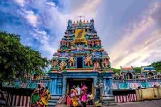 Pazhamudircholai Sri Murugan Temple 1